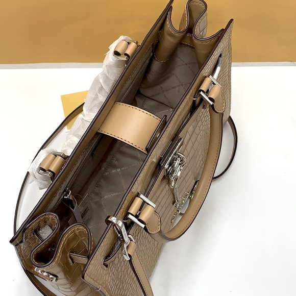 Michael Kors Hamilton Medium
Satchel Crossbody Croc Embossed CAMEL COLOR - Picture 4 of 16